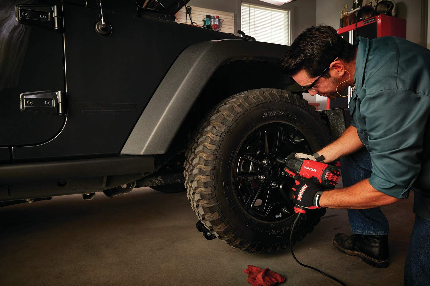 14-craftsman-impact-wrench-1-2-inch-7.5-amp-corded-cmef901-6.jpg CRAFTSMAN Impact Wrench, 1/2 inch, 7.5 Amp, Corded (CMEF901)